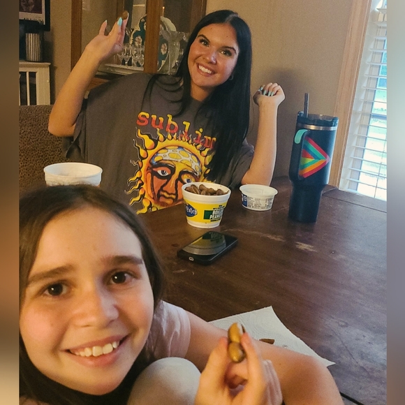 Meet your Posher, Katherine - Picture 2 of 2